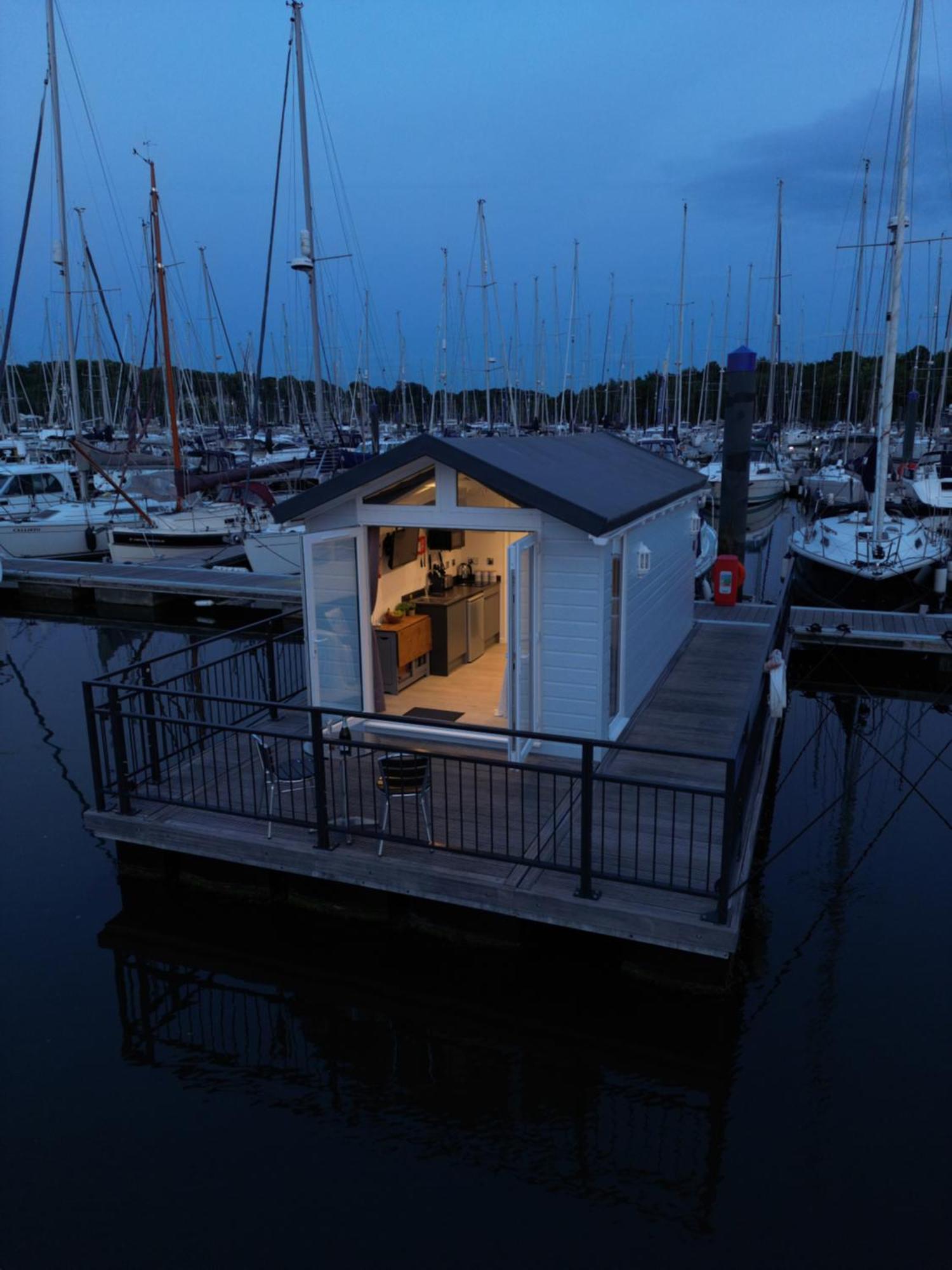 Mercury Yacht Harbour And Holiday Park Bursledon Exterior photo