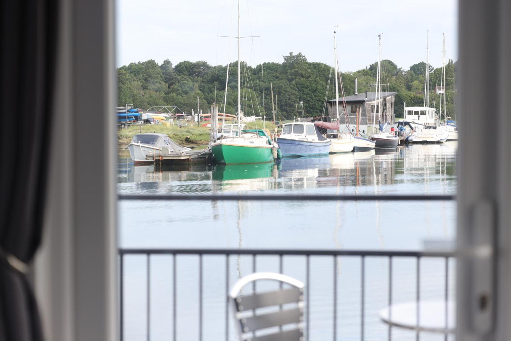 Mercury Yacht Harbour And Holiday Park Bursledon Exterior photo