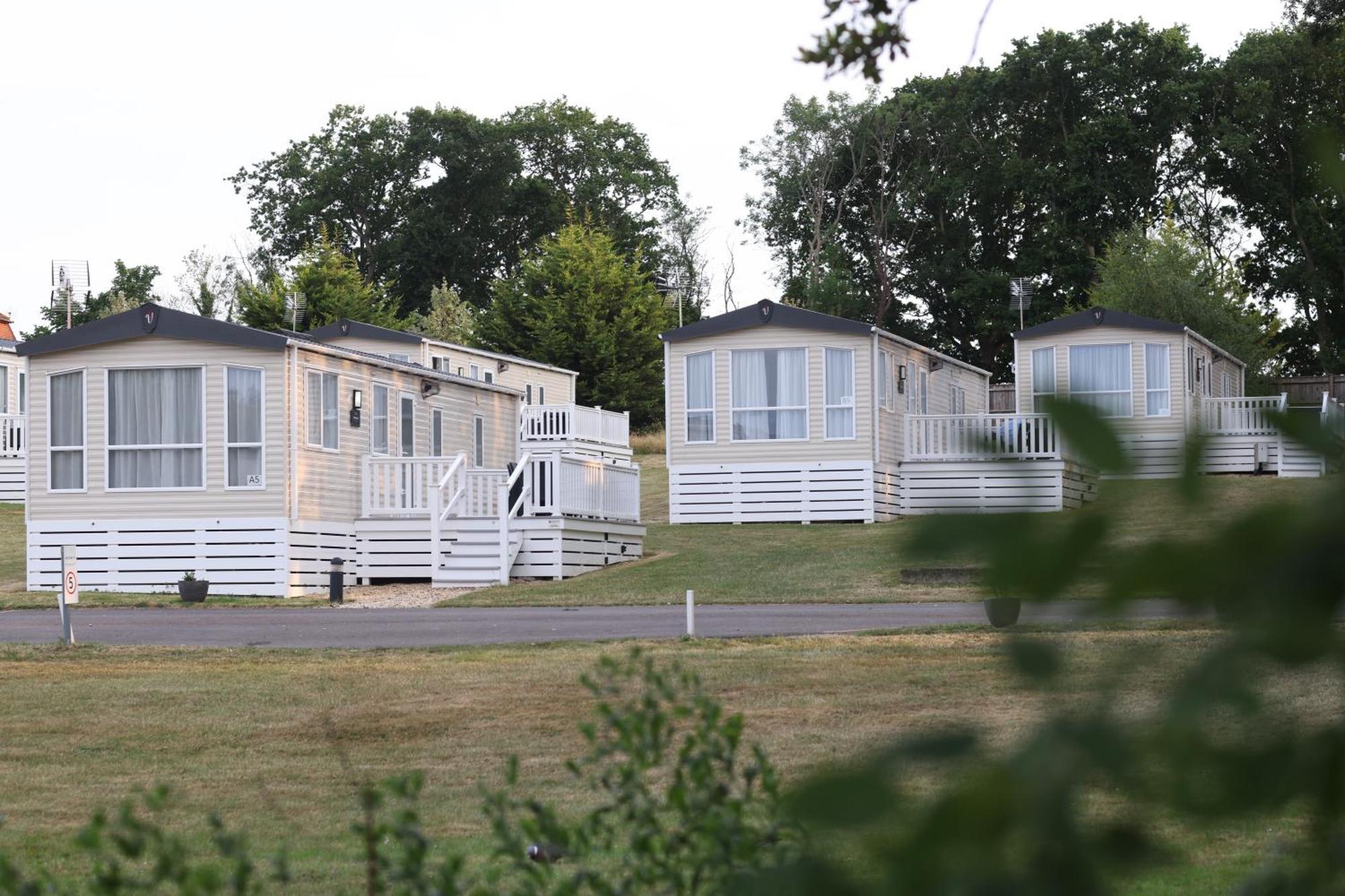 Mercury Yacht Harbour And Holiday Park Bursledon Exterior photo