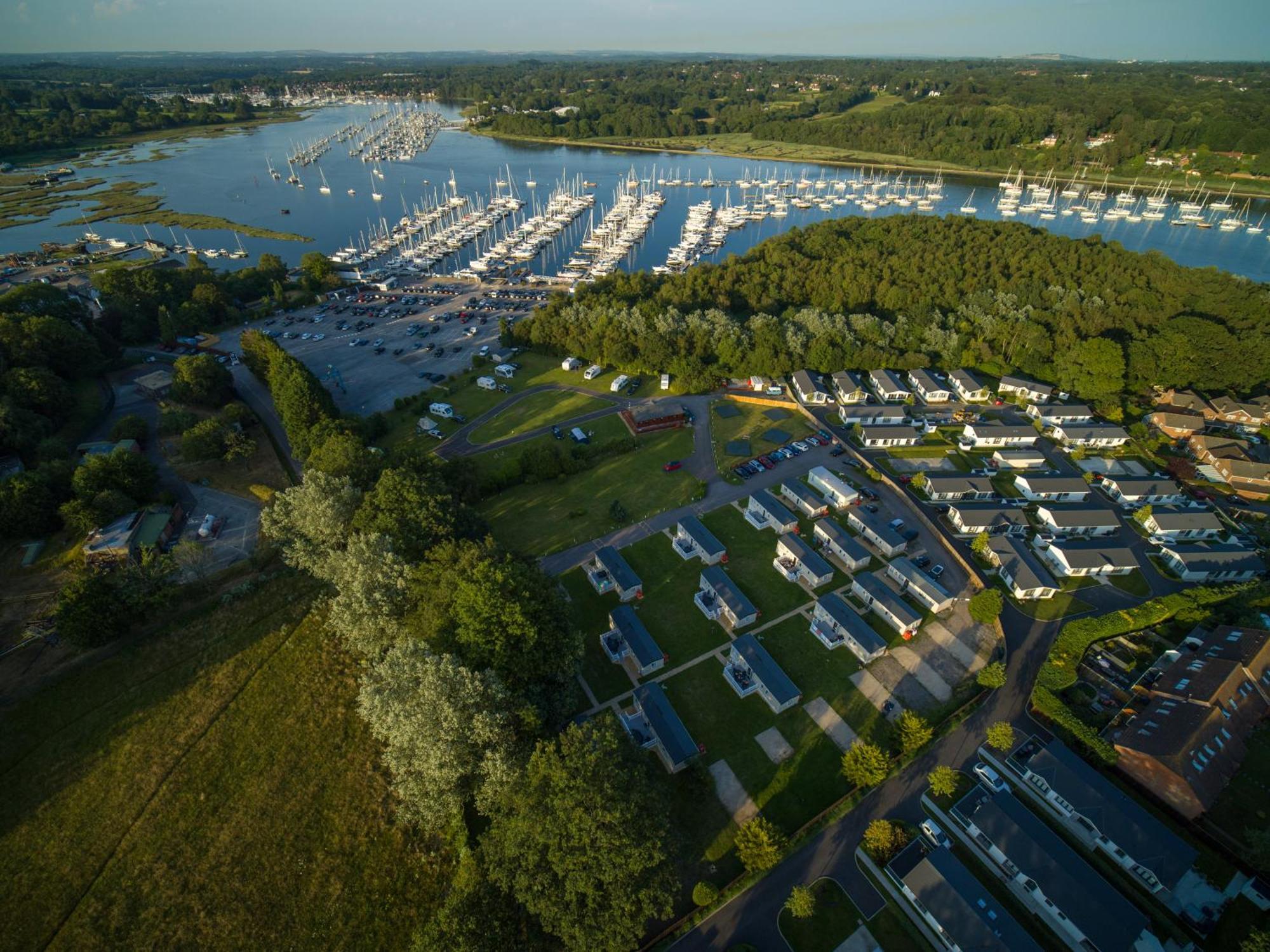 Mercury Yacht Harbour And Holiday Park Bursledon Exterior photo