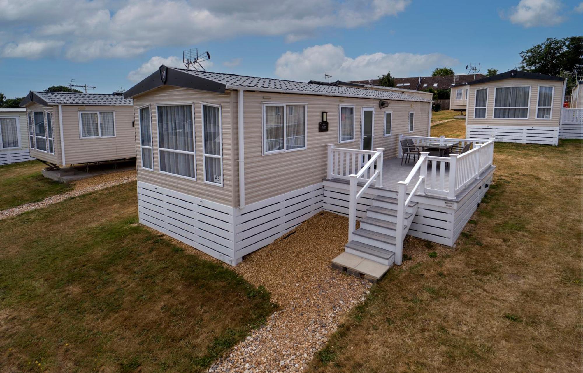 Mercury Yacht Harbour And Holiday Park Bursledon Exterior photo