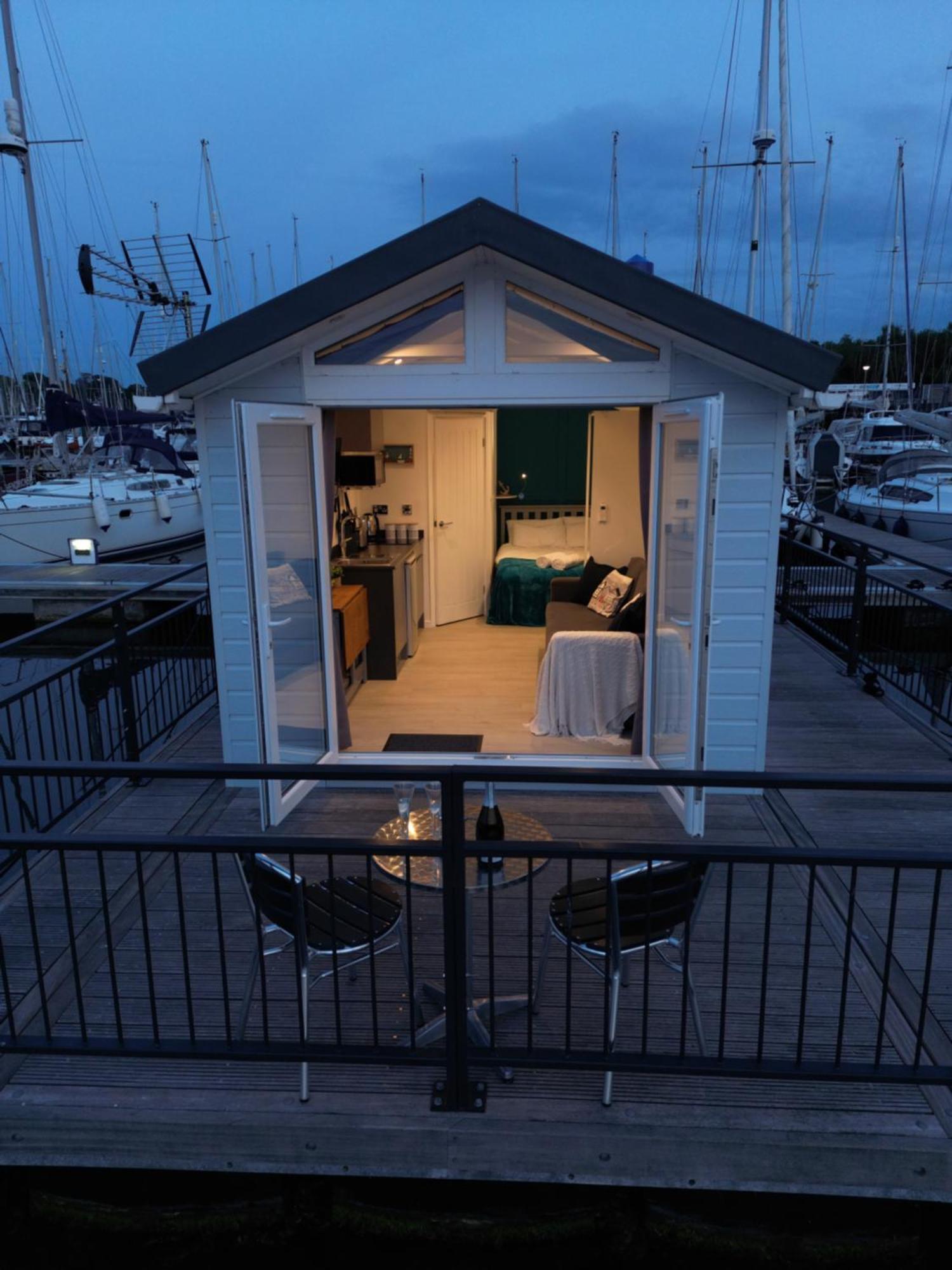 Mercury Yacht Harbour And Holiday Park Bursledon Exterior photo