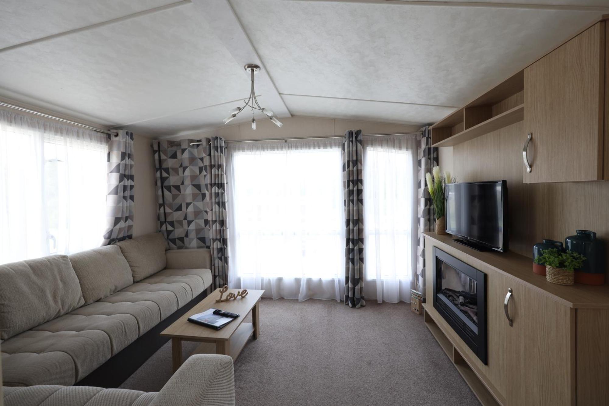Mercury Yacht Harbour And Holiday Park Bursledon Exterior photo